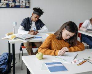 Brevet et bac 2027 : l’expression écrite comptera dans toutes les disciplines